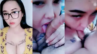 Leila Pake Kacamata, Bibirnya Ngejepit Batang Pacar Sampe Basah.
