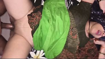 Desi Tiri Kakak Lagi Digenjot Habis-habisan Sama Adik Tiri Pas Di Rumah Sepi Doang, Film Penuh Dengan Suara Hindi Yang Bikin Makin Panas.