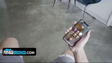 Brutal! Si Kakak Tiri Montok Biarin Adik Tiri Ngegas Ngerobekin Memek Sempitnya Sampe Kebuka Lebar