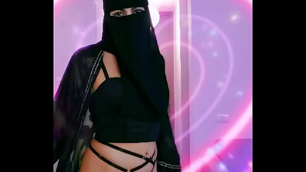 Muka Ditutup Kain, Badan Melengkung, Gaya Arab Bikin Nafas Sesak, Bibir Terbayang Di Balik Niqab