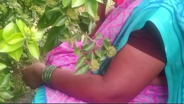 Bhabhi India Di Desa, Ngentot Liar Di Luar Rumah.