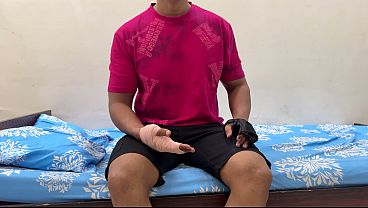 Ibu Tiri Bantu Anak Tiri Yang Luka Mandi, Lalu Goda Dia. Akhirnya Berujung Ngentot, Mulutnya Hisap Kontol Sebelum Digenjot Keras.