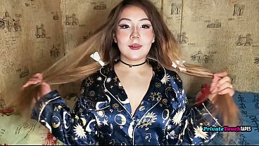 Gadis Gendut Rusia Dengan Paha Besar Mainin Memek Sempitnya Pakai Dildo Di Dalem
