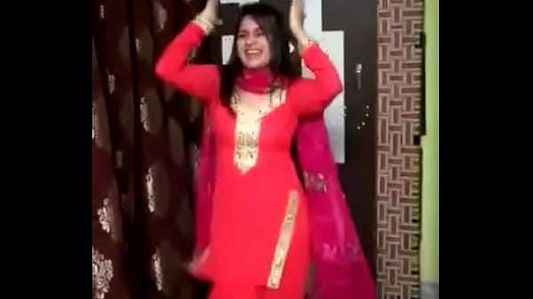Desi Cewek Lagi Latihan Mujra, Goyangannya Bikin Makin Panas