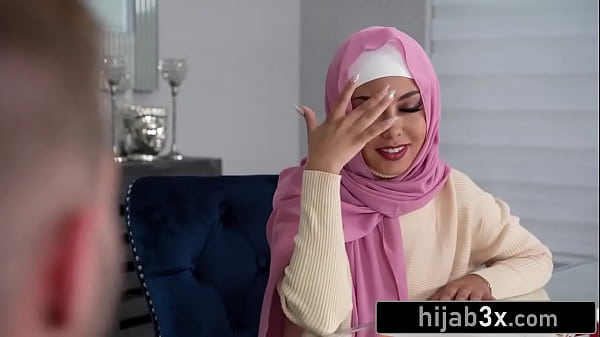 Cewek Mungil Cantik Berhijab Ngewe Sambil Tetep Pake Hijabnya, Bikin Gregetan Abis.