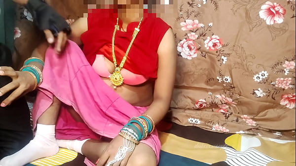 Baju Merah Ketat Istri Tetangga, Goyangin Pantat Bikin Suami Makin Bernafsu.