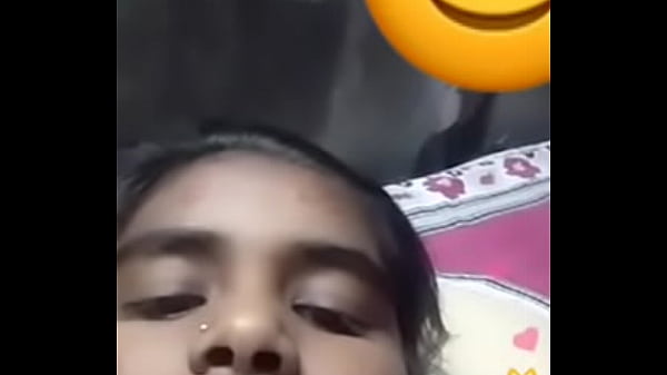 Desi Cewek Pamer Tetek Di Kamera