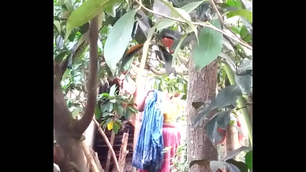Cewek India Lagi Mandi, Basah Kuyup, Bikin Makin Nafsu.