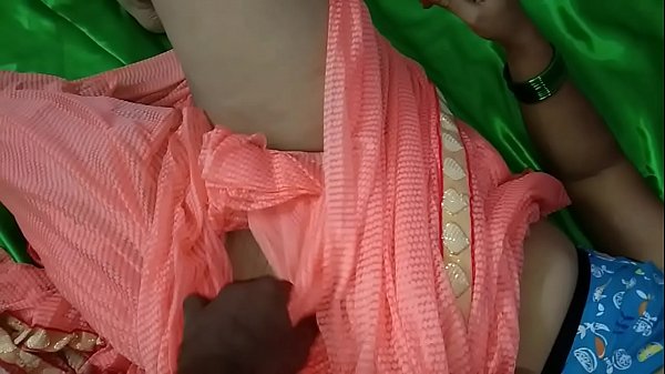 देशी सविता की चूत फाड़ के चोद रहा हूँ