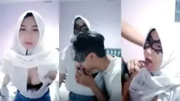 Jeslyn Cantik Jilbab Sma Mulus Digoyang Pacar Di Depan Kamera Live