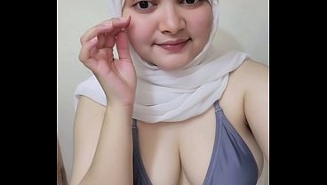 Awal-awal Goyang Twerk Pake Hijab, Panas Bikin Makin Liar.