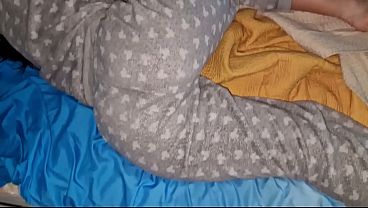Gue Nemu Cewek Kakak Lagi Rebahan Di Ranjang Gue, Gue Bangunin Dengan Ngencengin Hot, Berakhir Dengan Pantatnya Penuh Air Mani Tanpa Kondom.