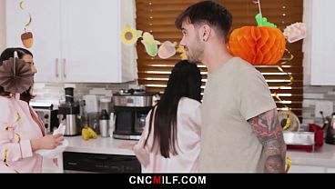 Ibu Tiri Baru Marica Langsung Belajar Tradisi Keluarga Yang Bebas Dipakai Siapa Aja.