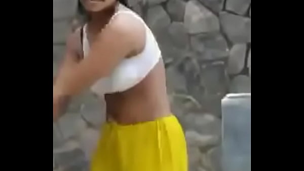 Tarian Panas Desi Bikin Makin Nafsu, Goyangannya Bikin Keluar Keringet