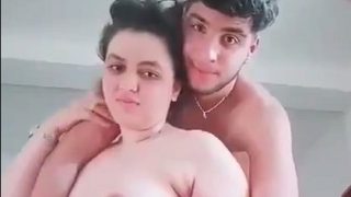 Ibu Tiri Arab Kesakitan Digenjot Keponakan Sendiri, Makin Nafsu Lihat Handuk Jatuh