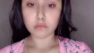 Model India Lagi Mainin Teteknya Sampe Putingnya Merah-merah.