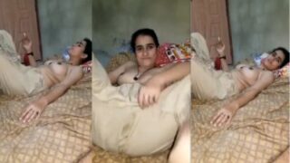 Punjabi Cewek Telanjang Ngebul Sambil Pamer Tetek Gede