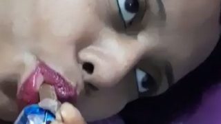 Tonton Video Sebelum Ngewe, Sambil Nyemil Coklat – Desi Randi Bugil, Siap Digoyang.
