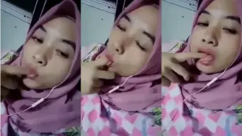 Vcs Ukhtie, Nafsu Banget Nyemut-nyemut Jari Sampe Basah