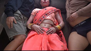 Ibu Tiri India Sendirian Sama Anak Tiri, Panas-panasan, Bahasa Hindi, Desi, Ngentot.