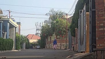 Wtf, Ibu Arab Ngebet Binatang Di Luar Rumah Dekat Jalan, Memeknya Main Keluar