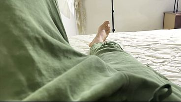 فتاة مساج تنيك وتتناك مع زبون وصاحبه في شقة مفروشة، سكس جماعي عربي ساخن جديد، كلام هياج يلبن الجسم وصوت واضح.