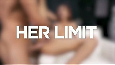 Cewek Asia Langsing Pakai Lingerie Pink… Dilumuri Minyak, Ditusuk Dari Belakang Sampai Meraung.