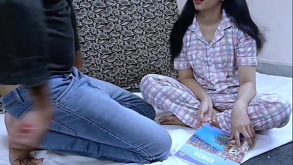 Mosi Ki Nangi Ladki Ko Zor Se Choda, Family Ke Saath Sexy Maza.
